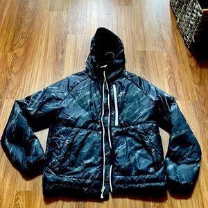 Nike men’s medium zip up Therma fit jacket, rare design